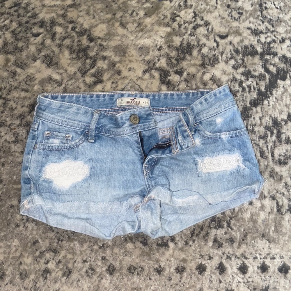 Hollister Light Wash Jean Shorts!